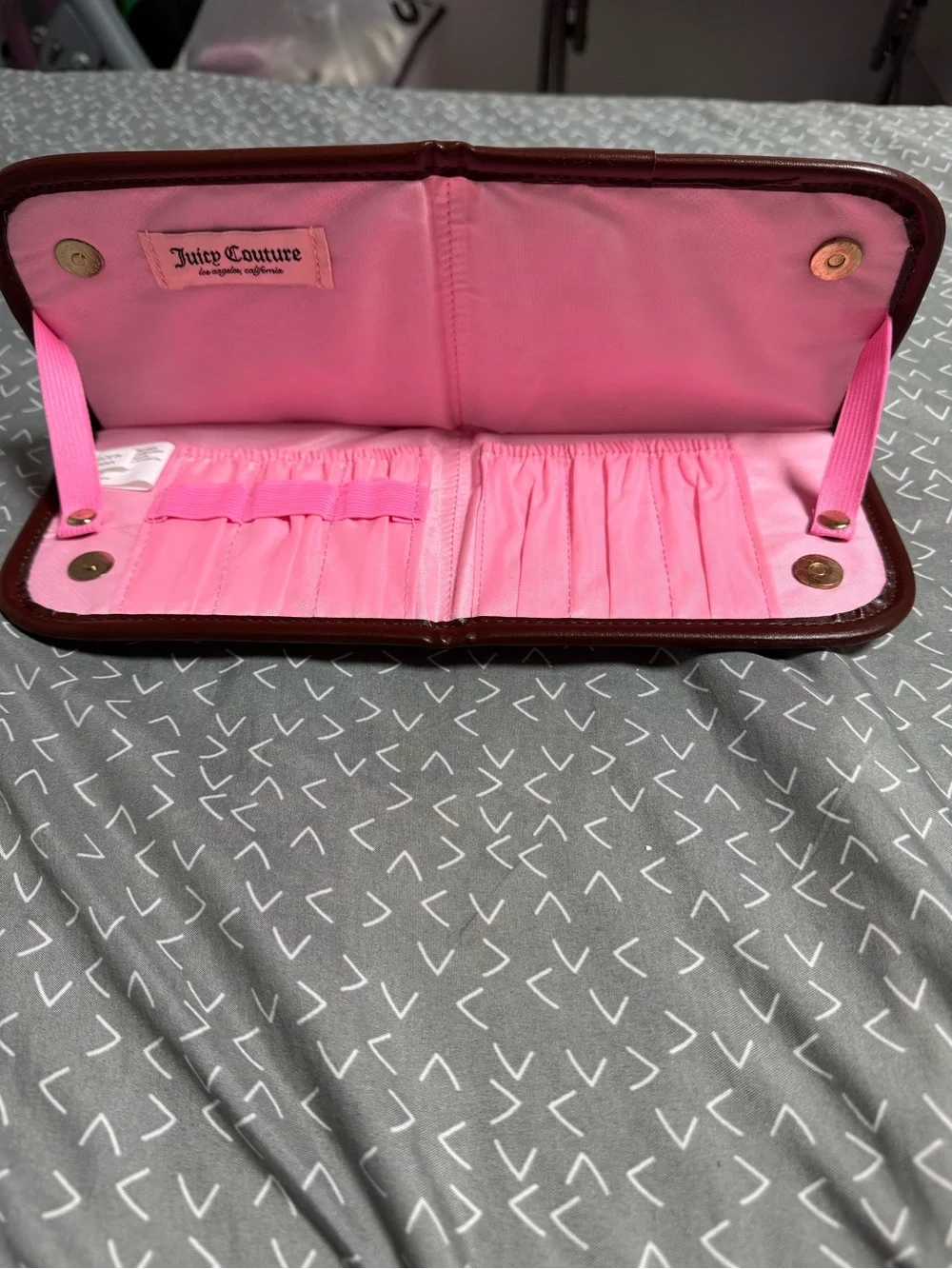 NWOT Juicy Couture Makeup Broches bag
